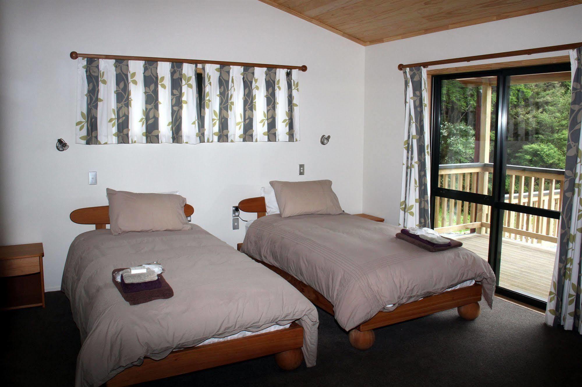 Tangiaro Retreat Villa Port Charles Ngoại thất bức ảnh